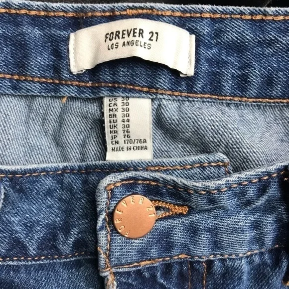 Forever 21 Blue denim Size 30 fringed hem shorts New With Tag NWT - Picture 12 of 12